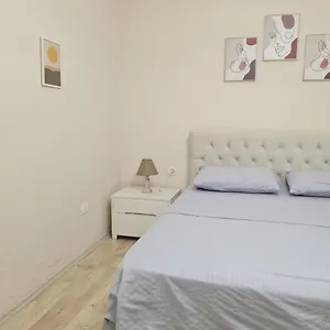 Downtown Boulevard With A Cute Balcony! Apartment Tirana